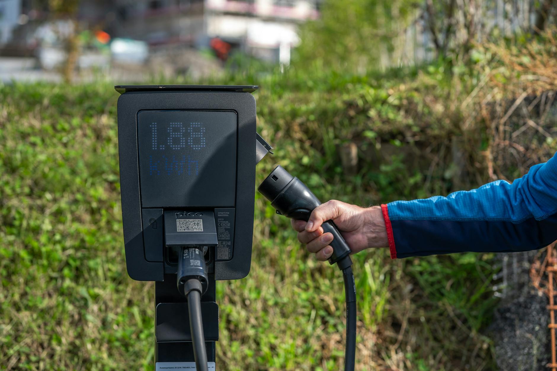 9.6 kWh Lithium Battery Revolutionizes Energy Storage: A Comparison with Lead-Acid