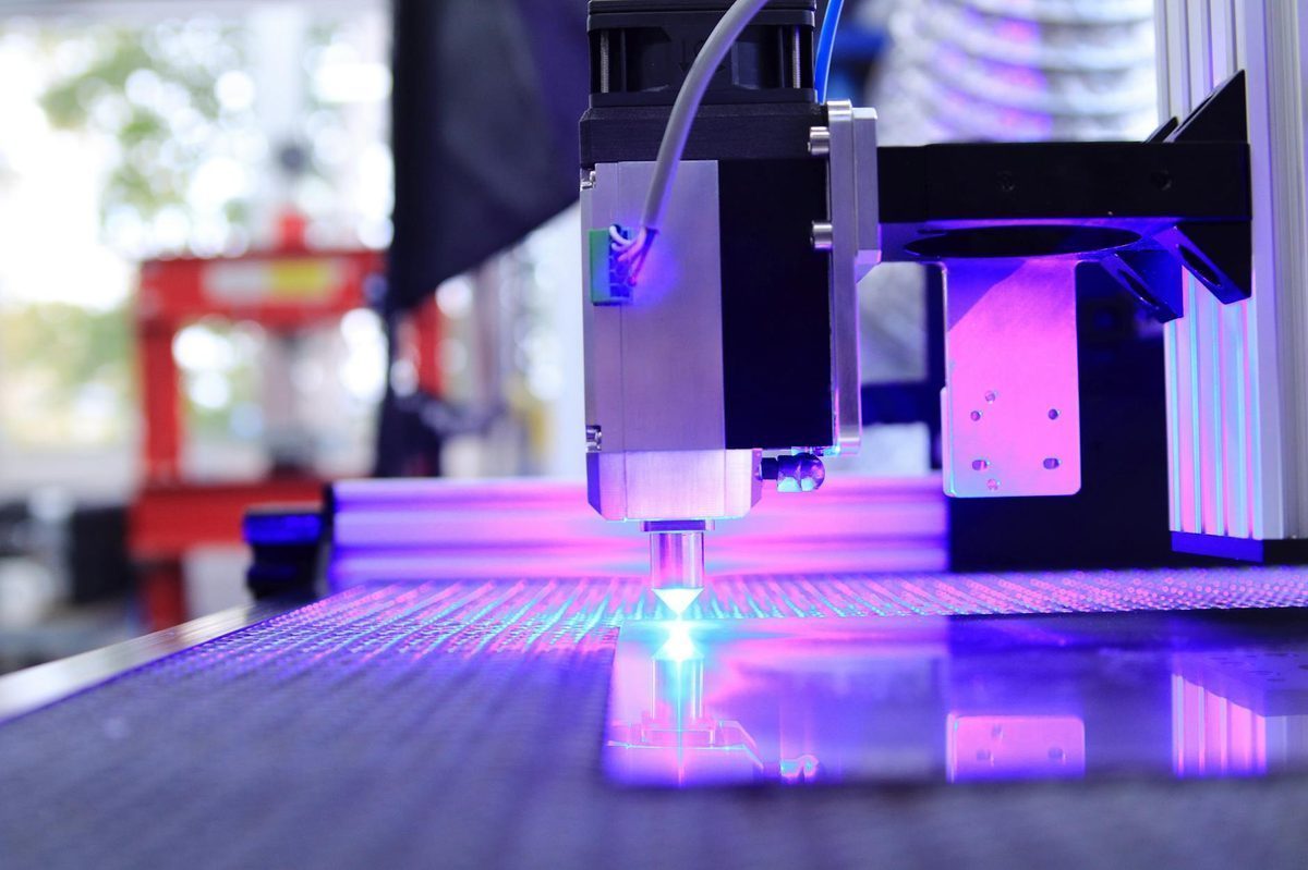 importance of 3-phase lithium battery UPS for CNC machines backup and life