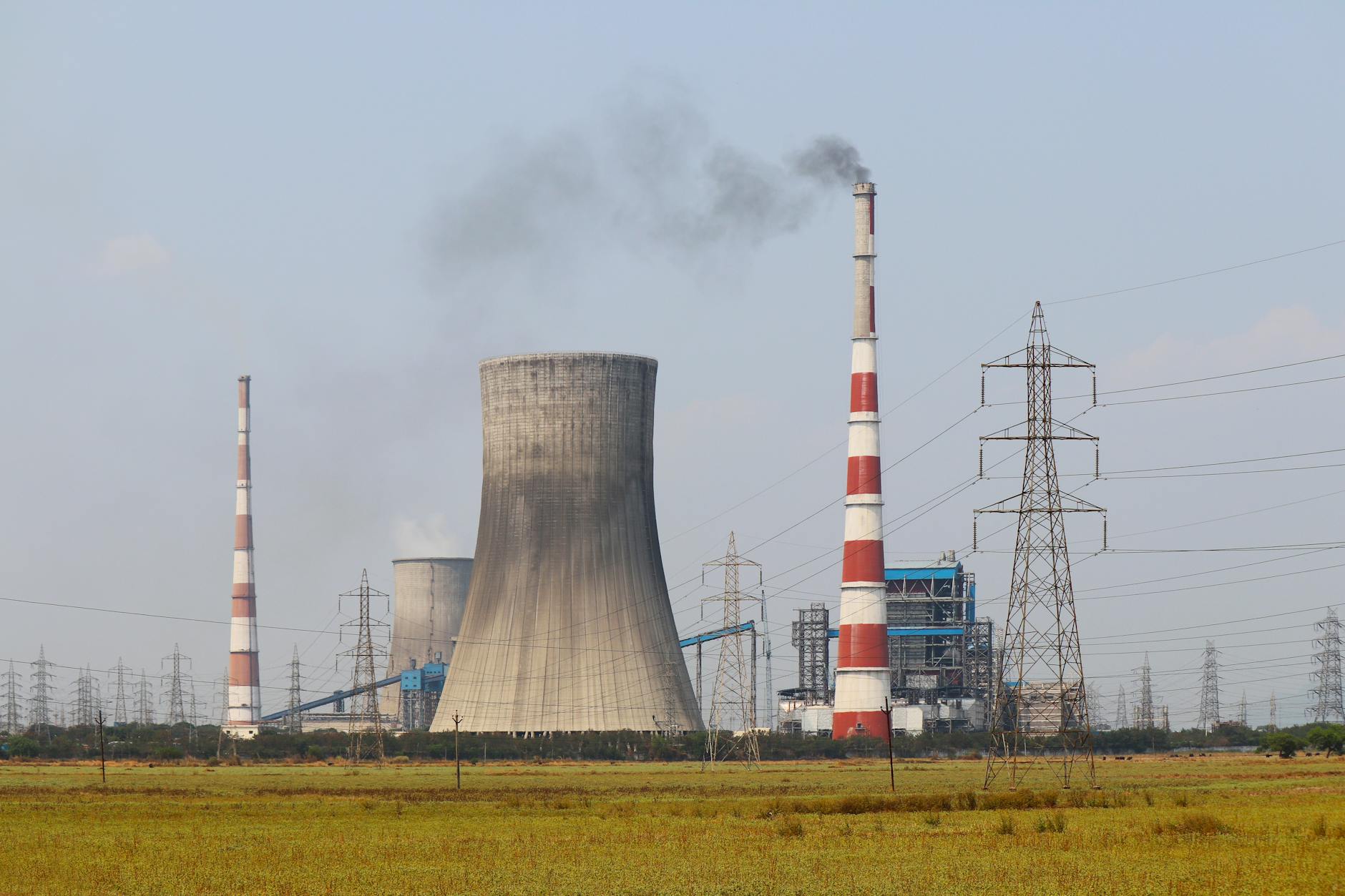 “Indian Factories Ditch Generators for Lithium Batteries”