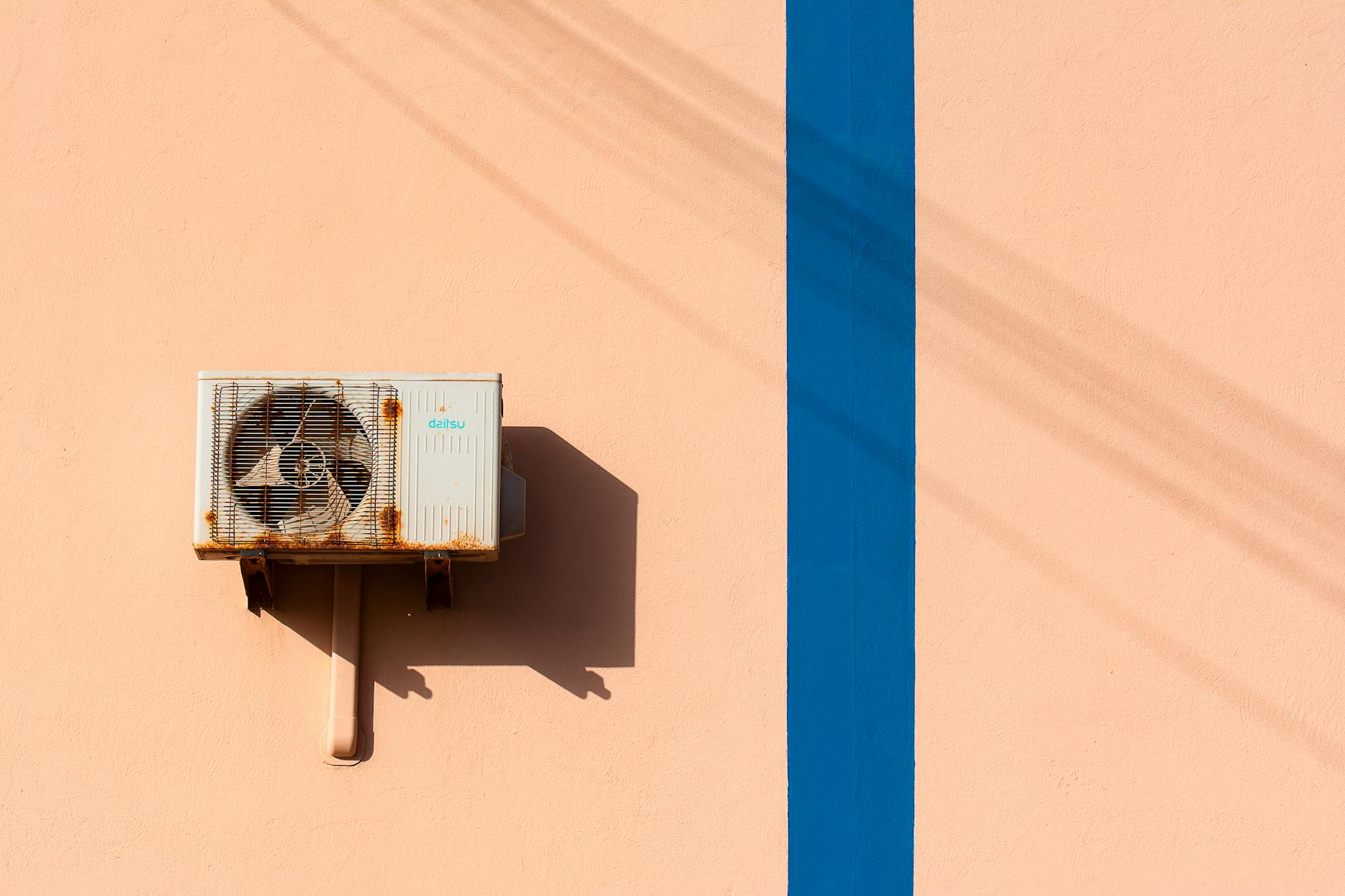 Industry First: 2.5 KVA Lithium Battery Inbuilt Inverter Drives 1.5 Ton Air Conditioner