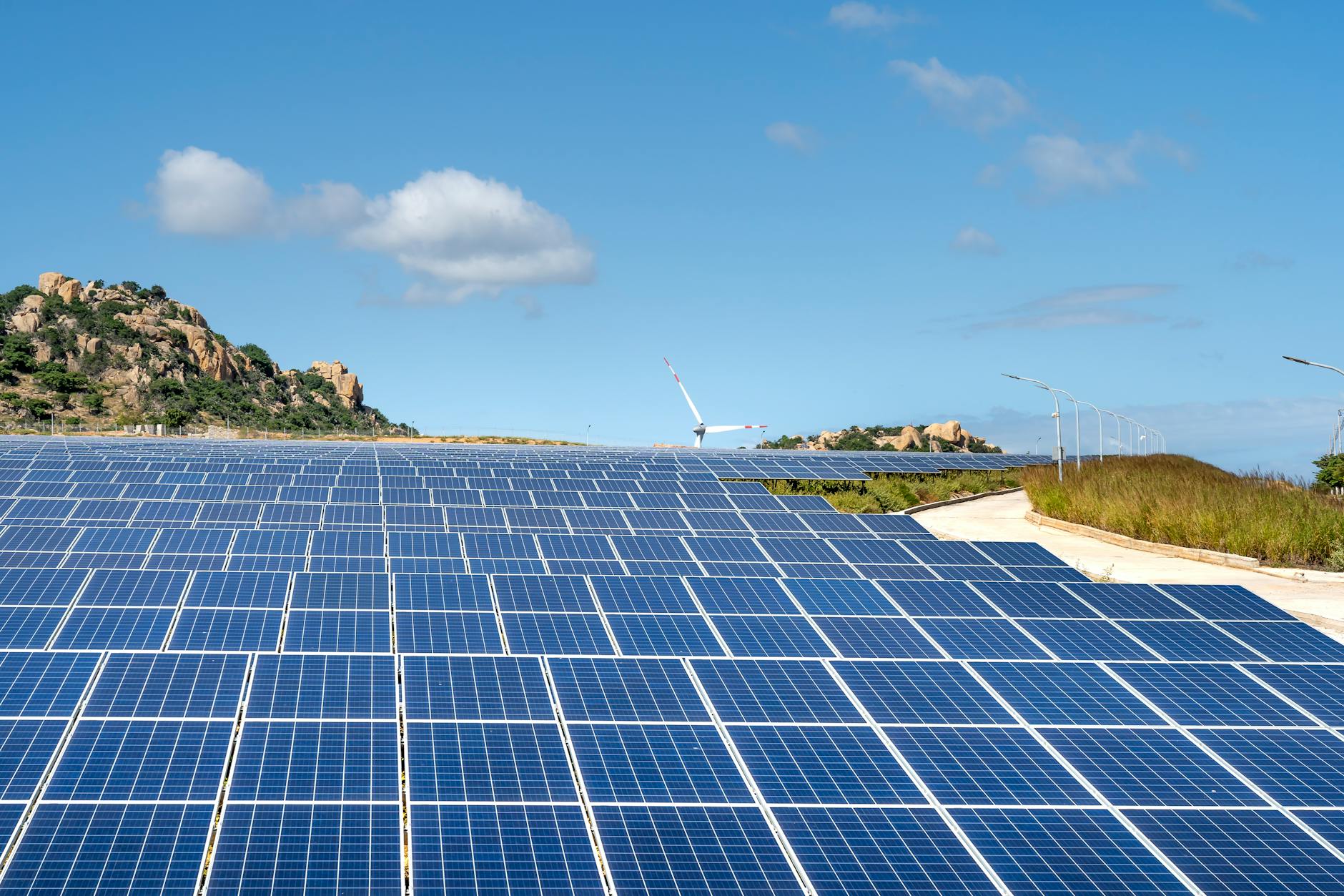 Lithium-ion Batteries: The Powerhouse of Solar Energy Storage