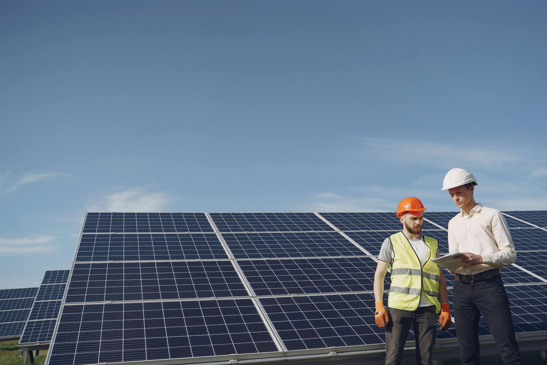 The Advantages of 2.5 KVA Solar MPPT PCU with Lithium Battery
