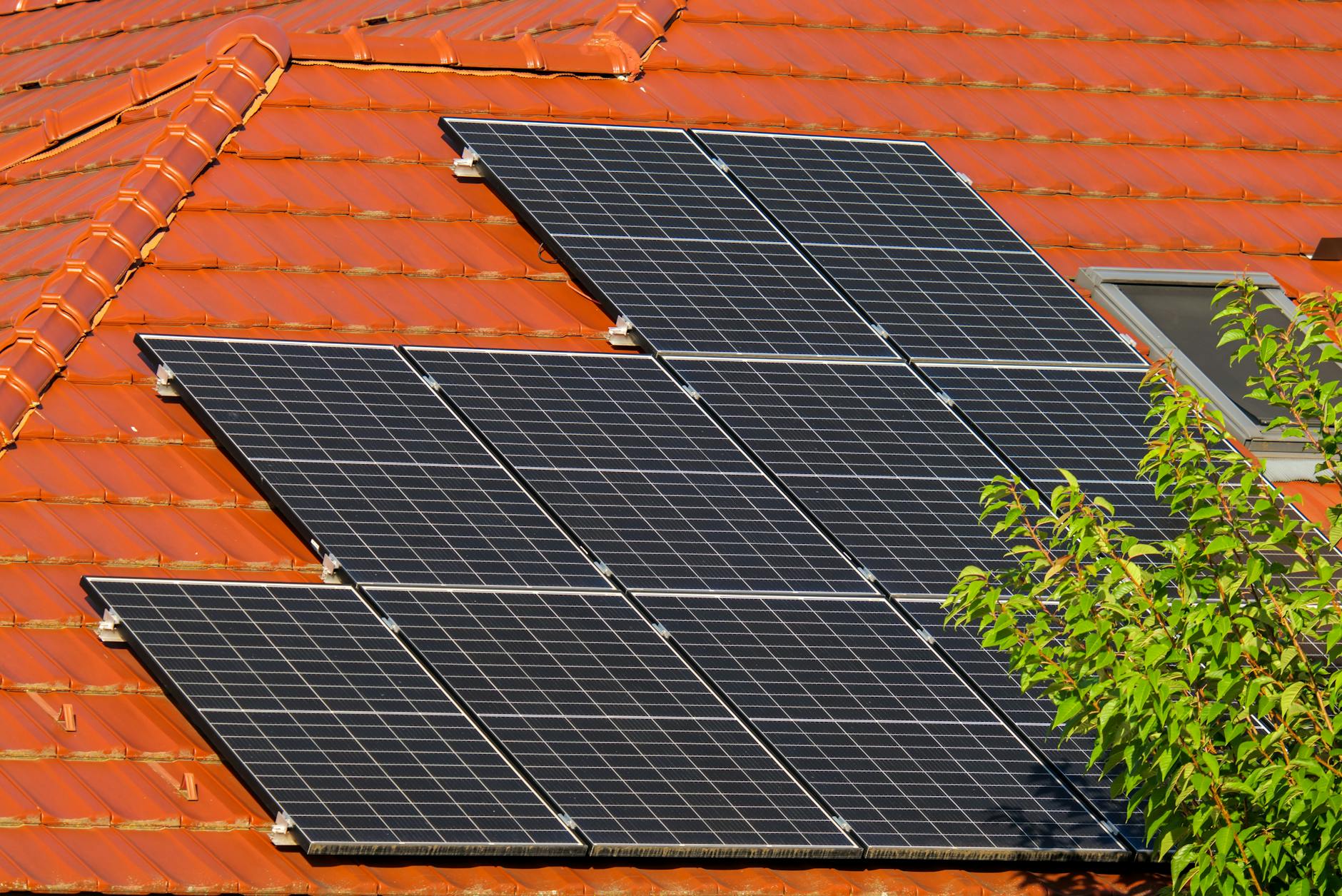 Solar Systems with and without Battery: A Comprehensive Guide