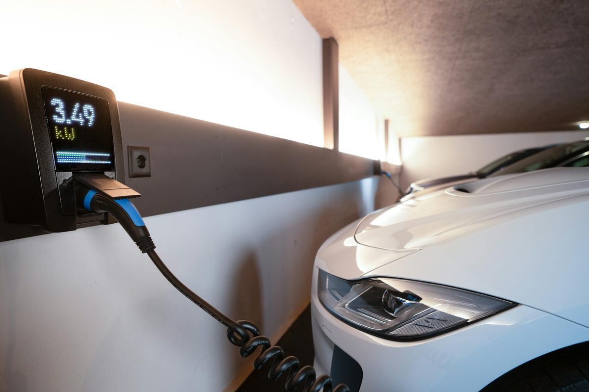 Su-vastika 30 KVA 3 Phase Inverter with 19.2KW Lithium Battery