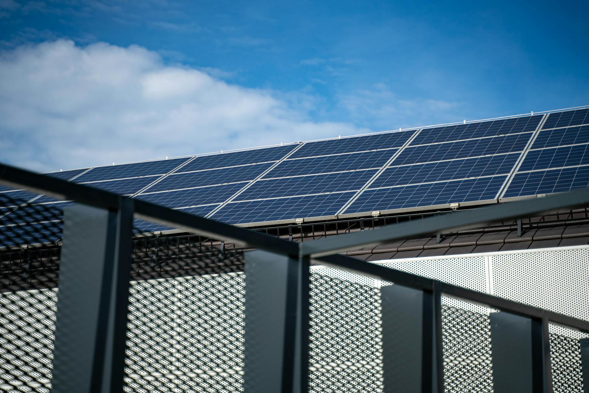 The Future of Solar Power: Su-vastika’s Lithium Battery Solar PCU