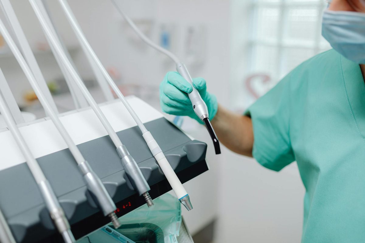 The Importance of a lithium UPS for dental machine backup and Protection